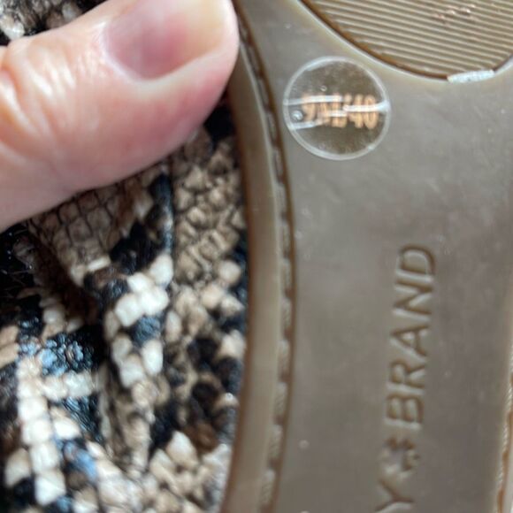 Lucky Brand size 9M reptile print ballet flats. - Picture 6 of 10